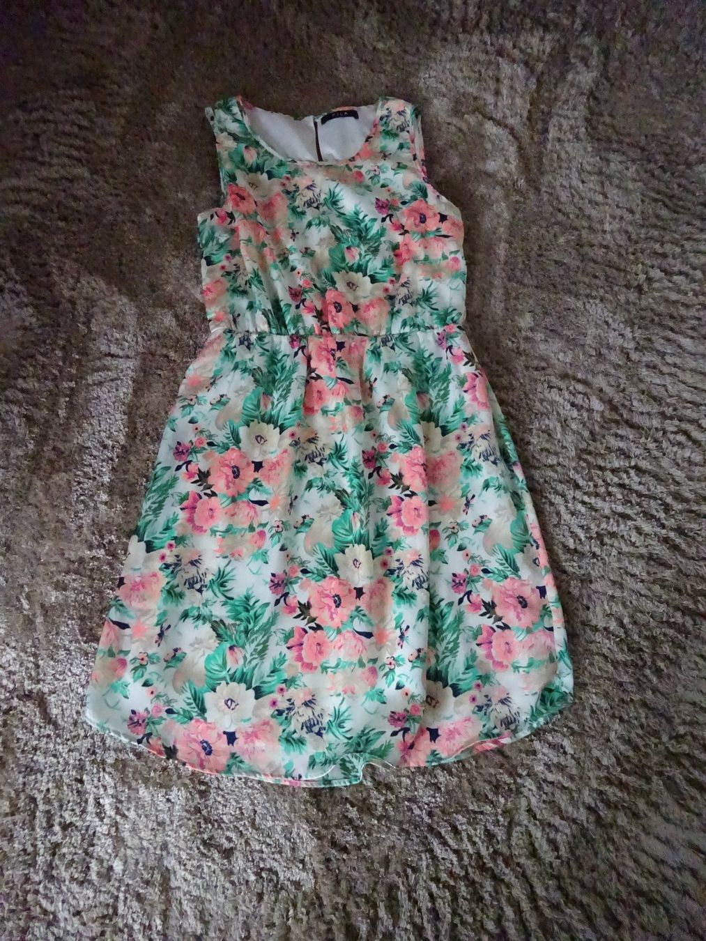 Vila Vestiti: Hübsches Kleid/Vila – Nuovo (secondo la descrizione) da Rothrist venduto da Mistery1