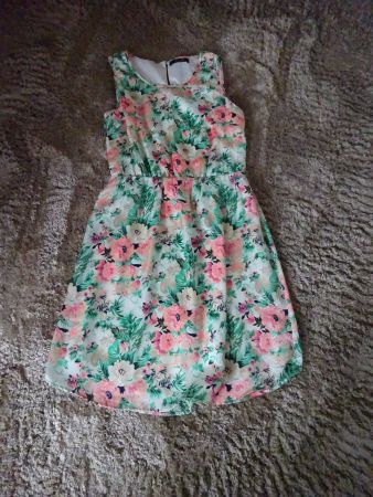 Hübsches Kleid/Vila