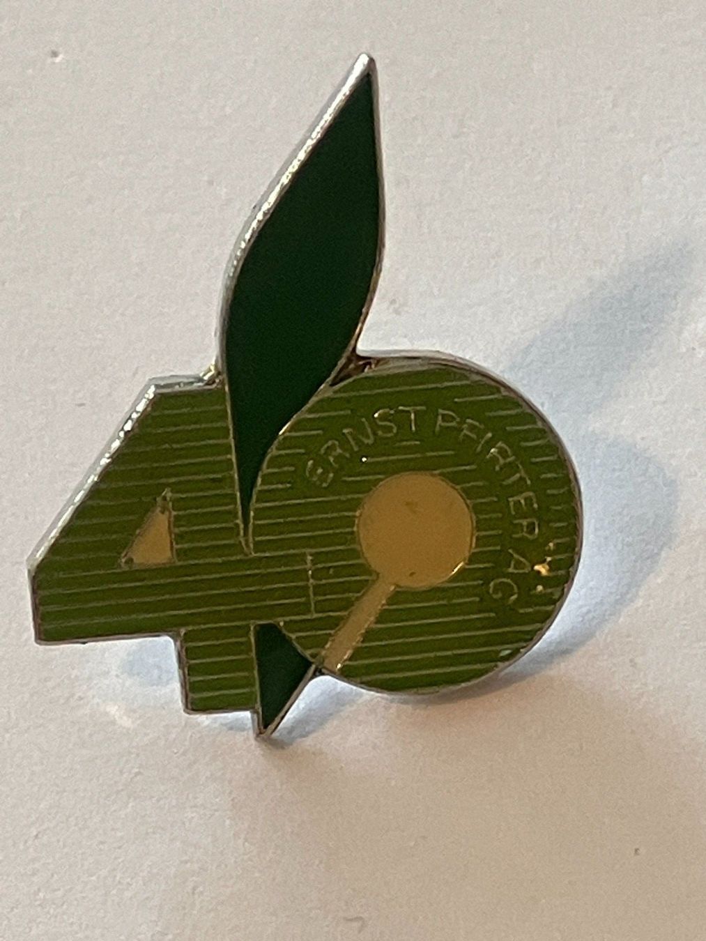 Placchette & Badge: 1 Pin Ernst Pfirter AG 40 Jahre – Usato da Basel venduto da djwwpp