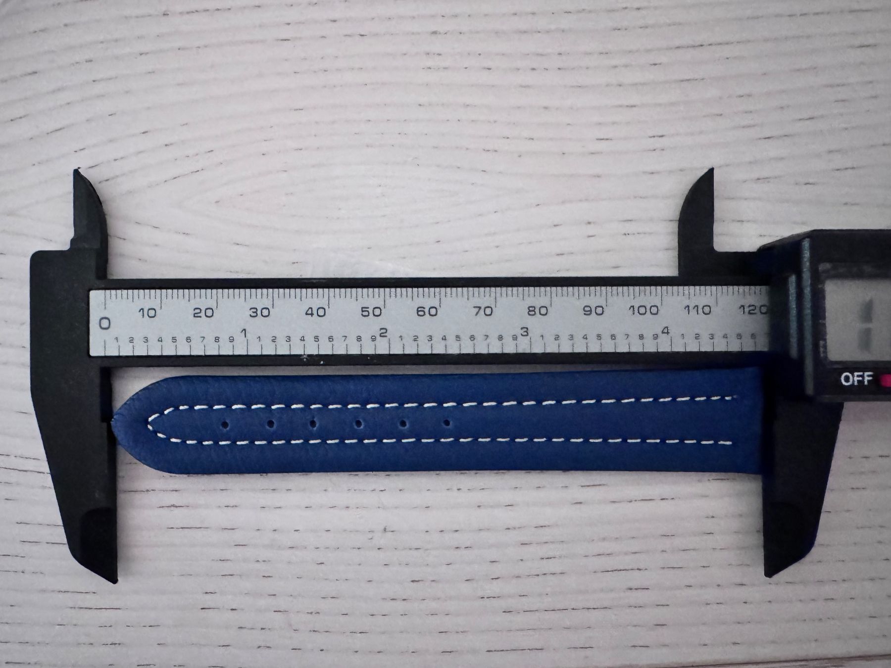 Armbänder & -reifen: Stylish Blue Leather Watch Strap - 20mm - New! – Neu und originalverpackt aus Zürich von 613_g8jy 7