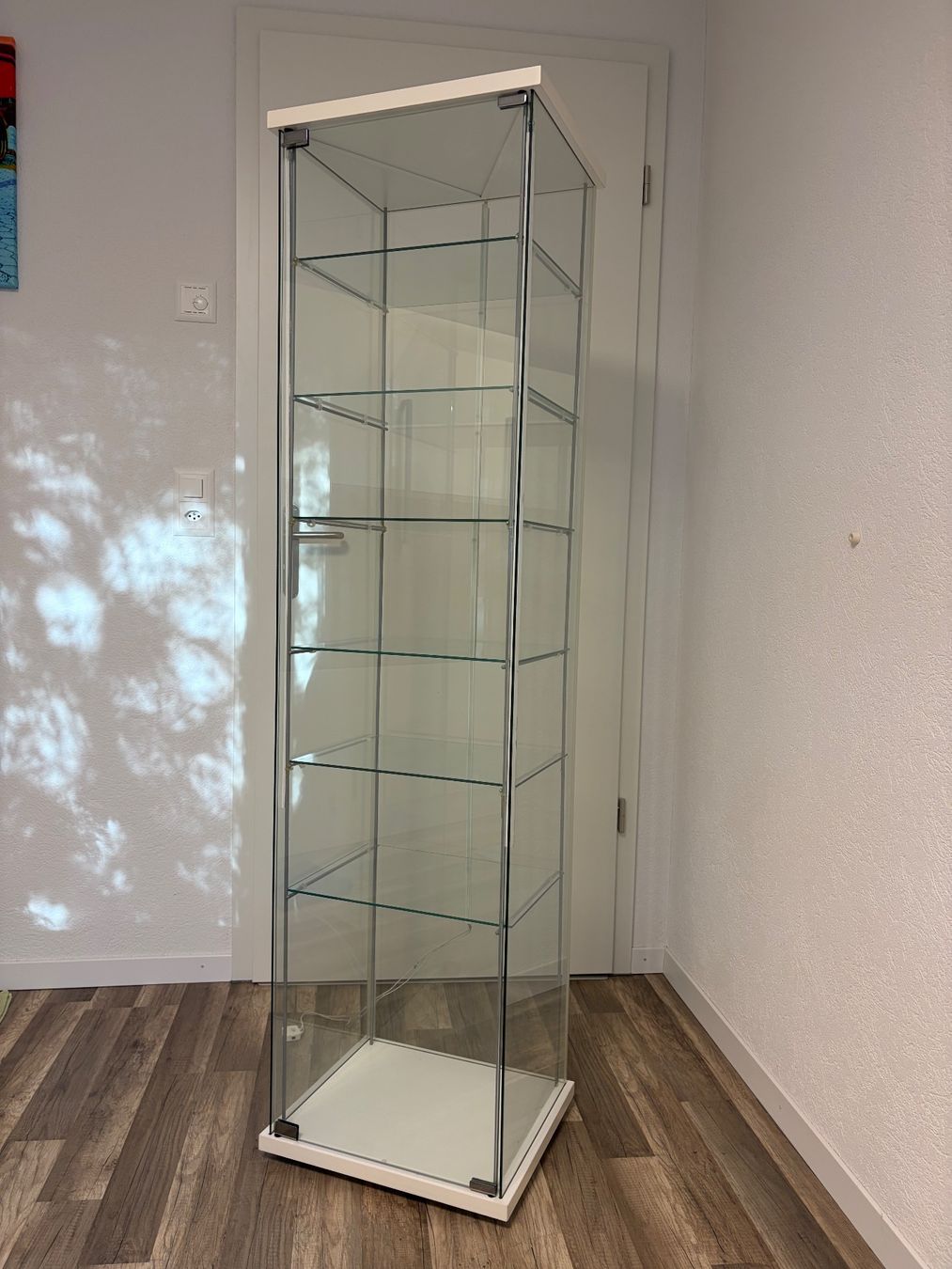 Ikea Vitrines: Glasvitrine mit LED-Beleuchtung – D'occasion à Winterthur par belli14