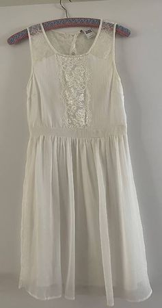 Elegantes Sommerkleid mit schönem Rückenauschnitt