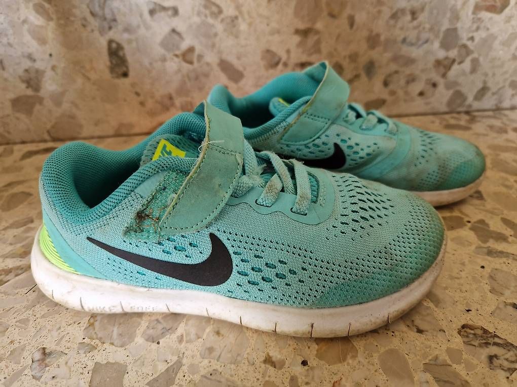Scarpe per ragazze:  Nike Sneaker Turnschuhe 29.5 – Usato da Rutschwil venduto da tho_9lxq 3