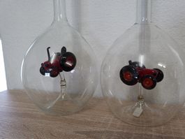 2 Glasflaschen mit Traktor - Deko Flasche - Schnapsflasche 