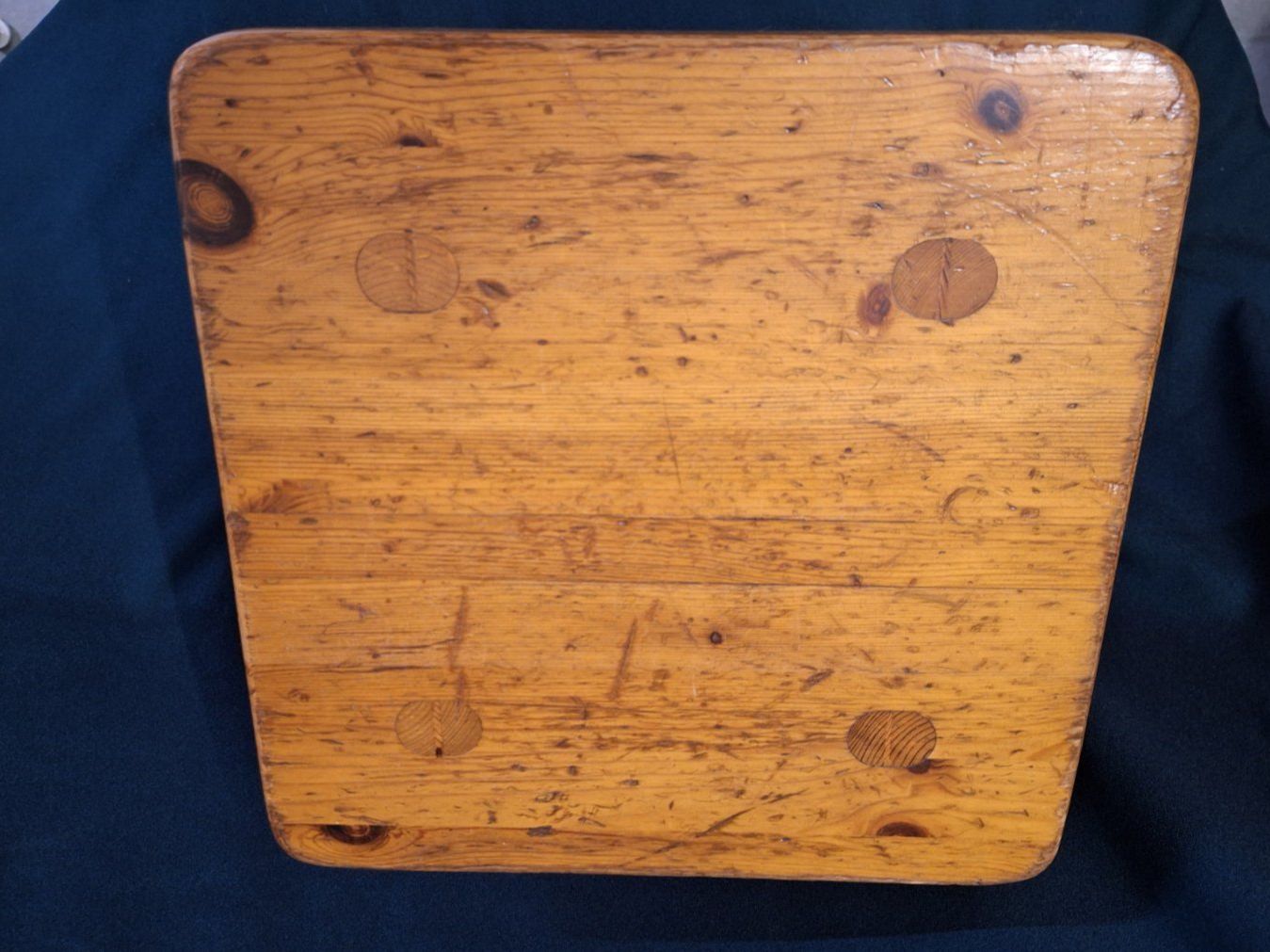 Articoli in legno: Vintage robuster Kieferholz Blumenhocker – Usato da Arlesheim venduto da shopradl 3