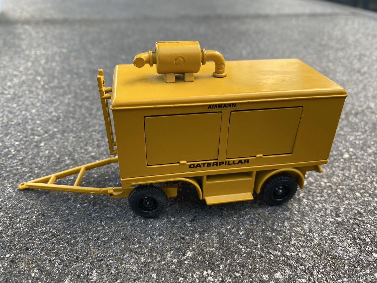Caterpillar Kit di modellismo & Modellini statici: Modell Generator Set Caterpillar, Masstab 1:50 – Usato da Arch venduto da UrsusC46 1