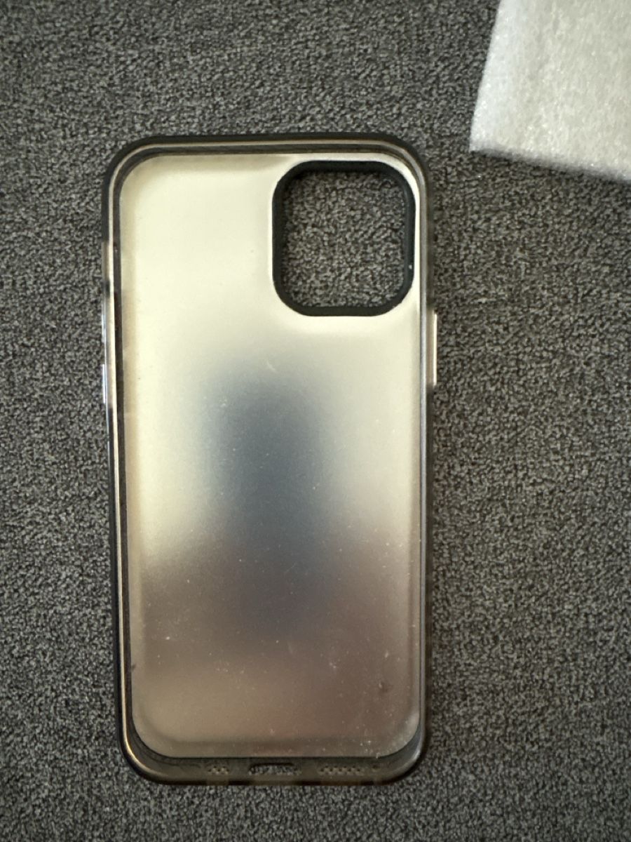 Apple Covers & Schutzfolien: Cover iPhone 12 – Gebraucht aus Giubiasco von ang_cy8x 1