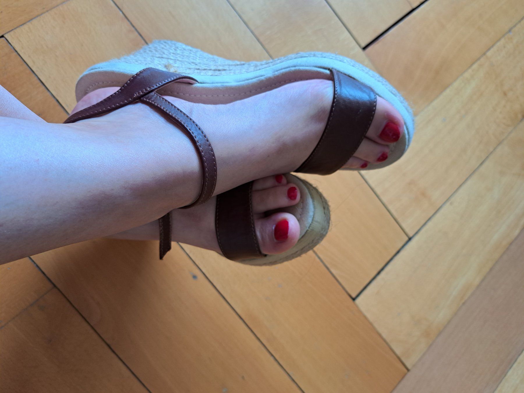 Benetton Scarpe da donna: Espadrilles compensées t. 38 cuir brun Benetton – Usato da Genève venduto da elo_t28p