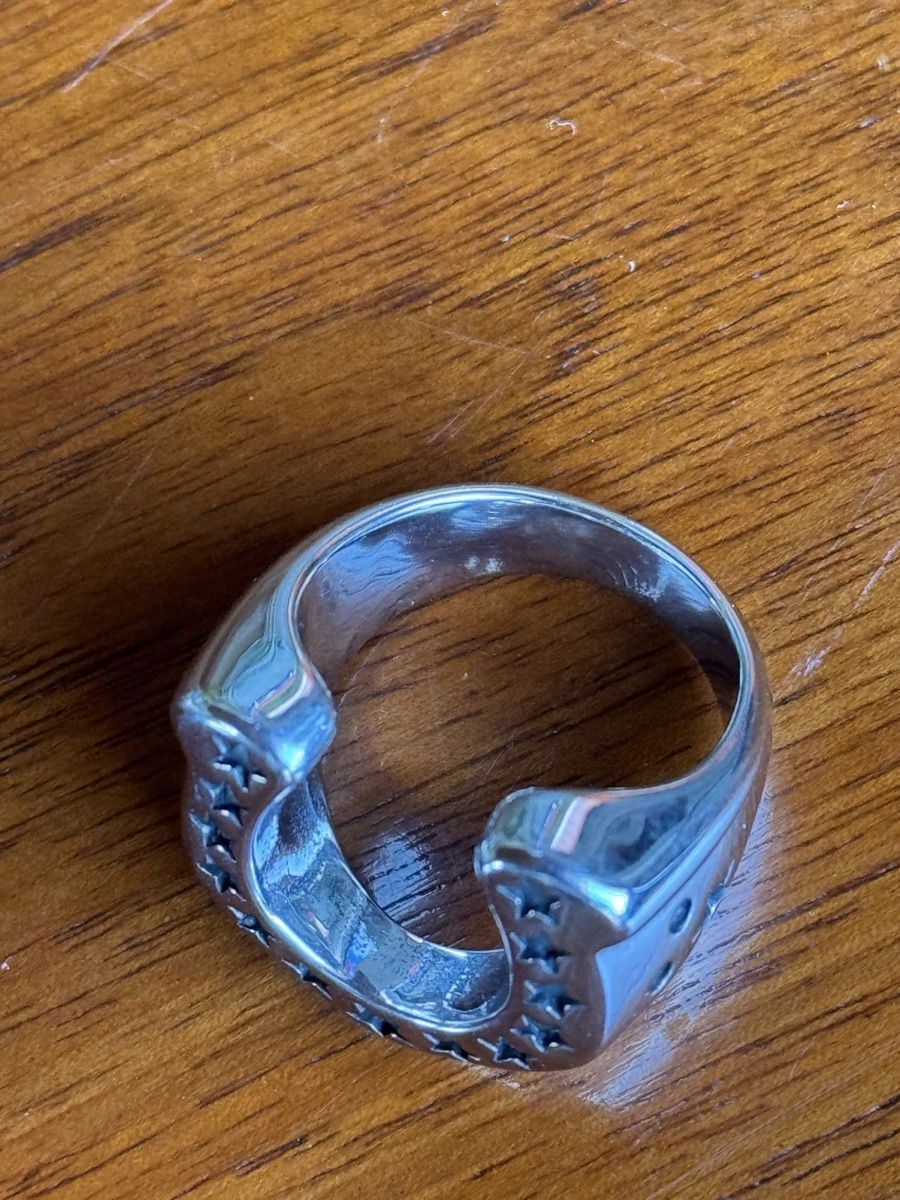 Anelli: Horseshoe Ring with Star Accents Size 9 – Nuovo e nell'imballaggio originale da Effretikon venduto da expiredrice 4