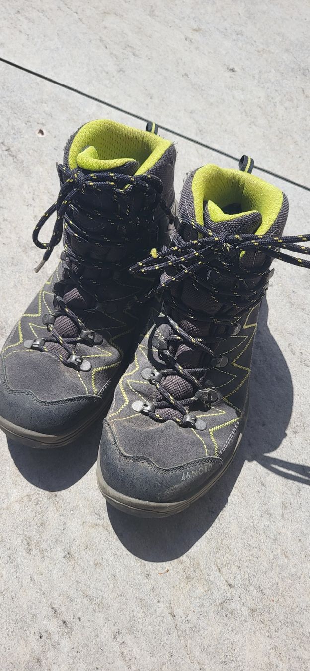 Lowa Herrenschuhe: LOWA Wanderschuhe, Grösse 42. – Gebraucht aus Baar von Anta09