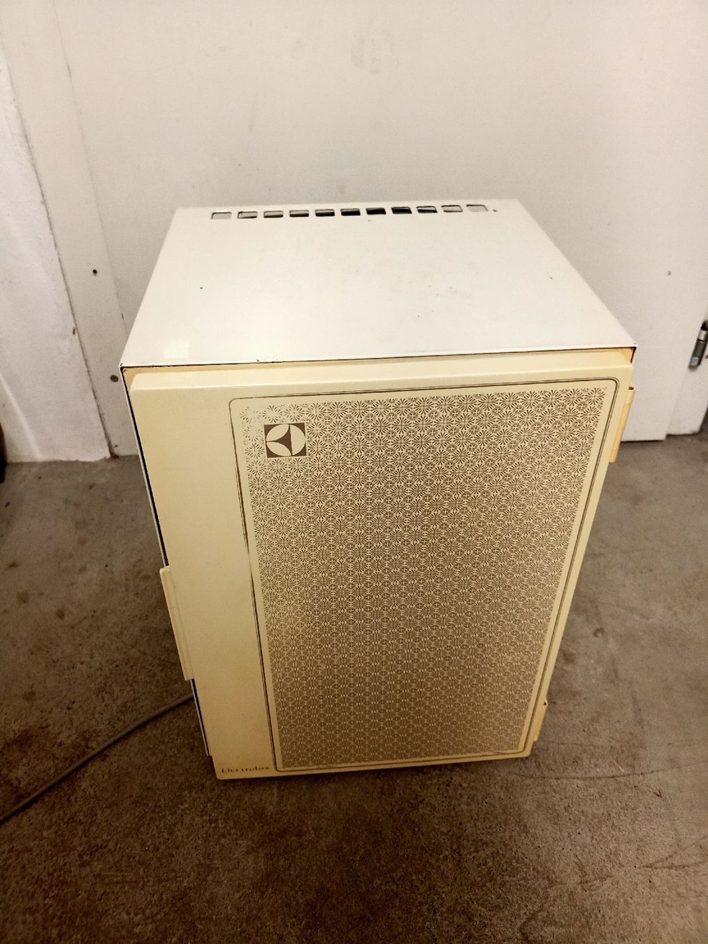 Frigoriferi: Electrolux Absorber Camping Kühlschrank, RA.10B, 220Volt – Usato da Flamatt venduto da Marpou