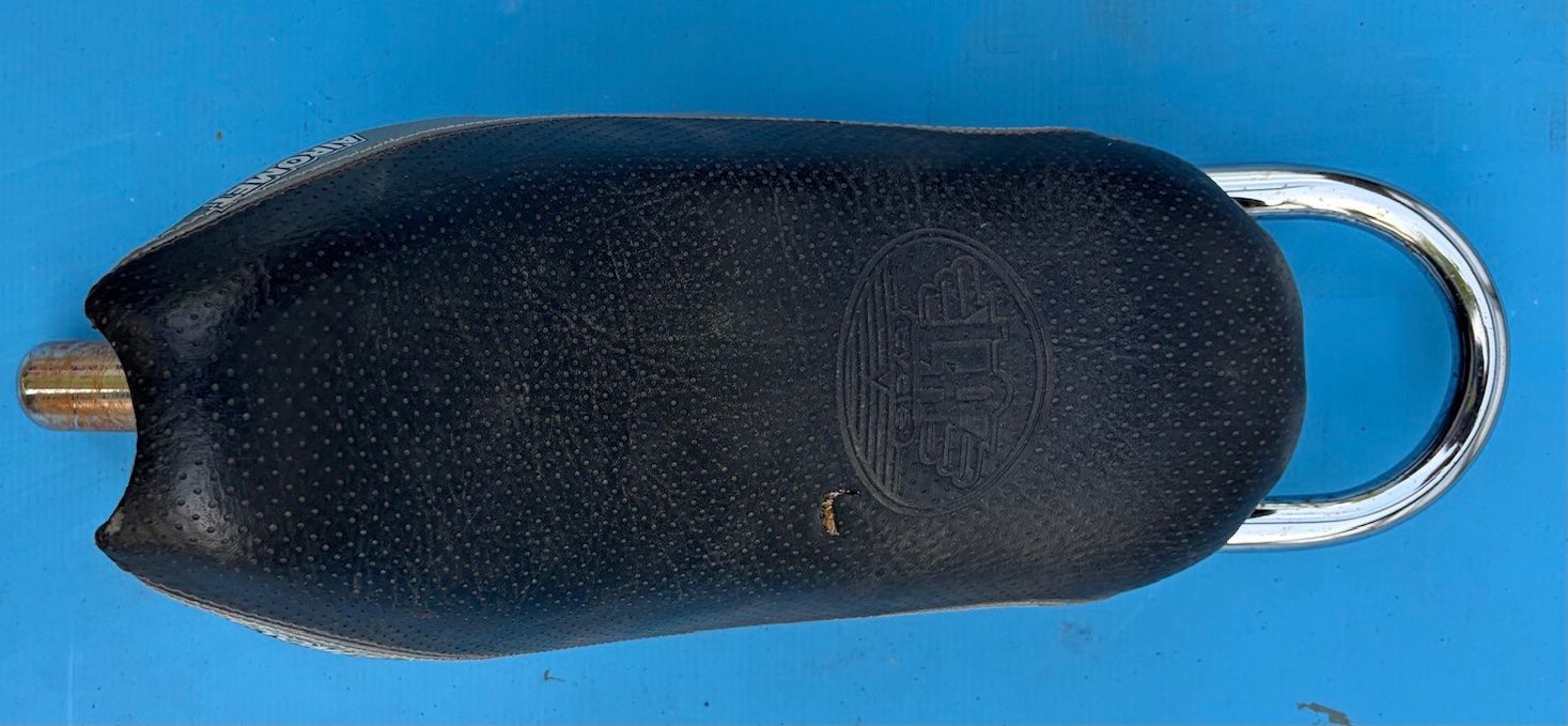 Pièces pour mobylette: Mofa Töffli Sattel Banane Bänkli – Défectueux à Altendorf par Sonnensch5 2