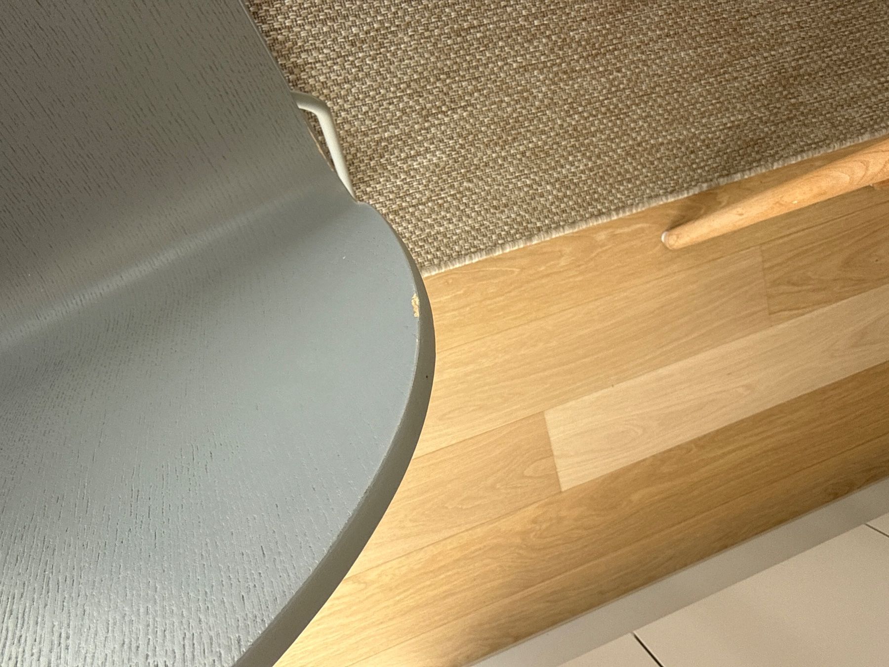 Muuto Sedie: Lot de deux chaises grises MUUTO – Usato da Herrliberg venduto da MelAA245789 1