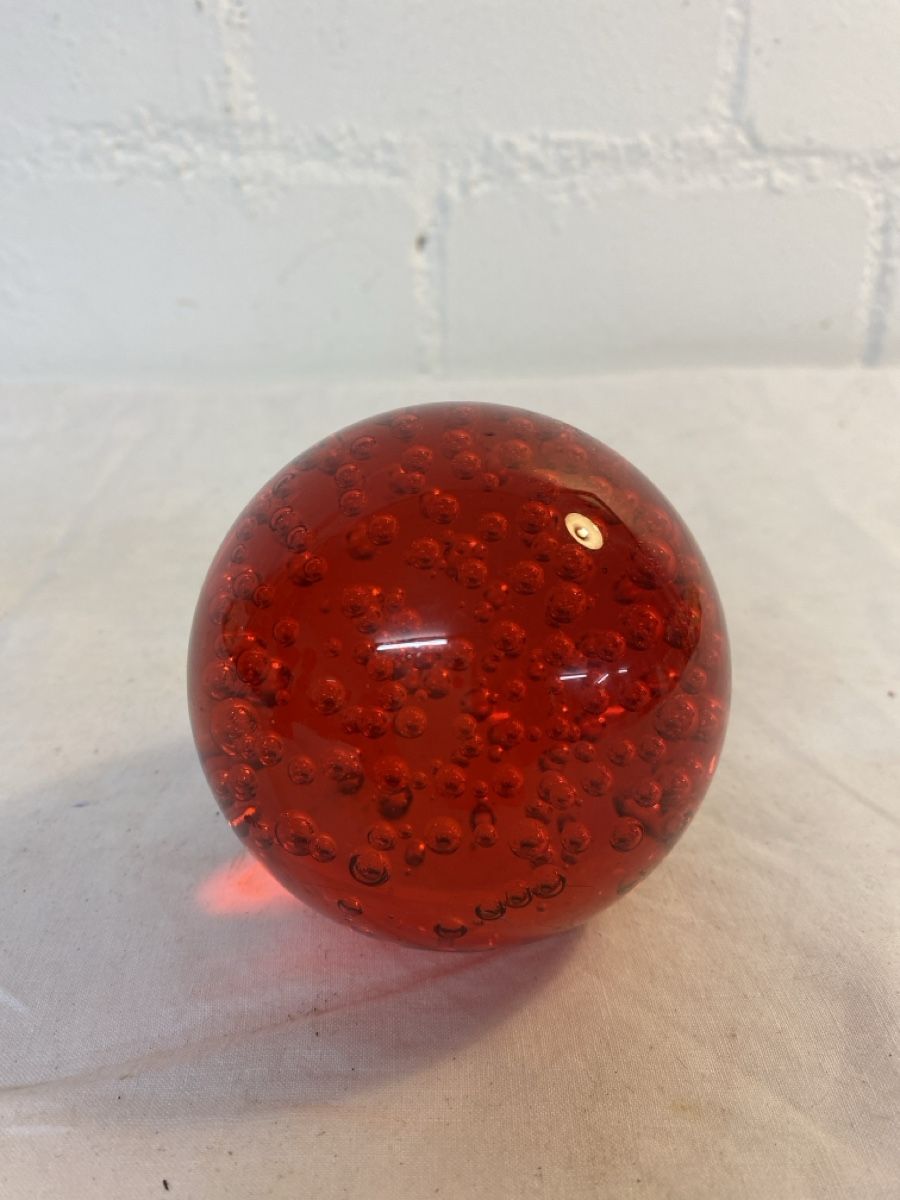 Kosta Boda Statuette: Glasfisch Kosta mit Glaskugel Deko rot – Usato da sursee venduto da trilli-tralli 3