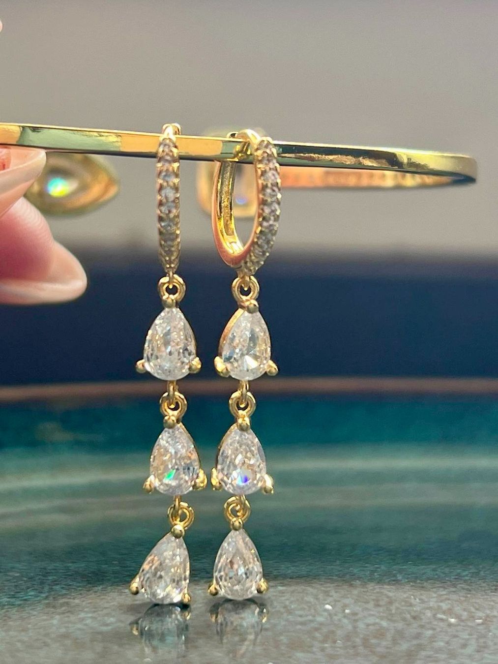 Orecchini pendenti & Orecchini a lobo: Boucles en acier inoxydable et zircons blancs – Nuovo e nell'imballaggio originale da Thônex venduto da Swiss-Jewels 2