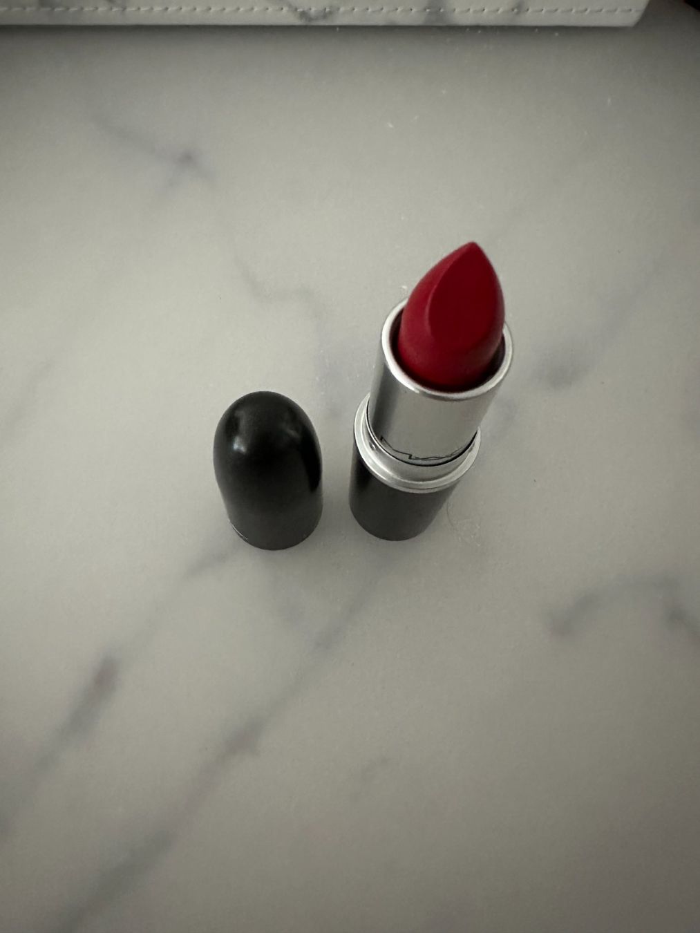 Mac Cosmetics Make-up: Mac retro matte lipstick 707 ruby woo – Nuovo (secondo la descrizione) da Courgevaux venduto da Qwertz111320