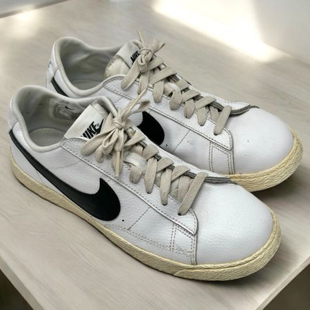 Baskets Nike Blazer Low GS CZ7106 101 en cuir blanc/noi