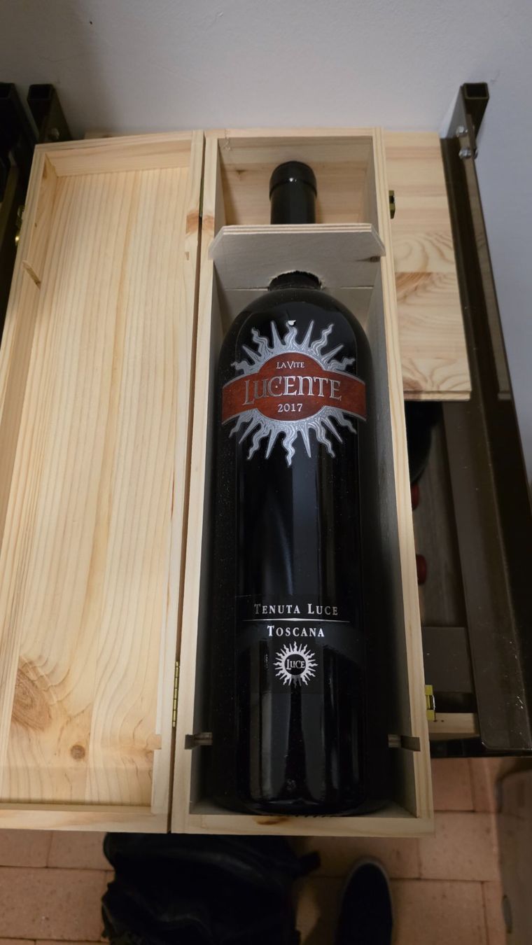 Vino: Lucente 2017 Magnum in Holzkiste – Nuovo e nell'imballaggio originale da Steinmaur venduto da Mediascan