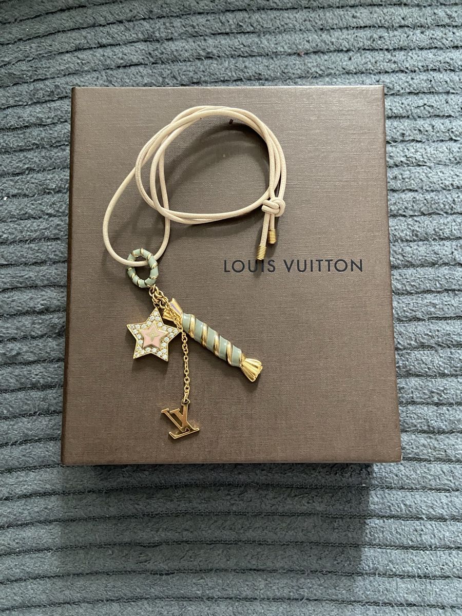 Louis Vuitton Ciondoli: Pendentif Louis Vuitton – Usato da Montreux venduto da Perledor