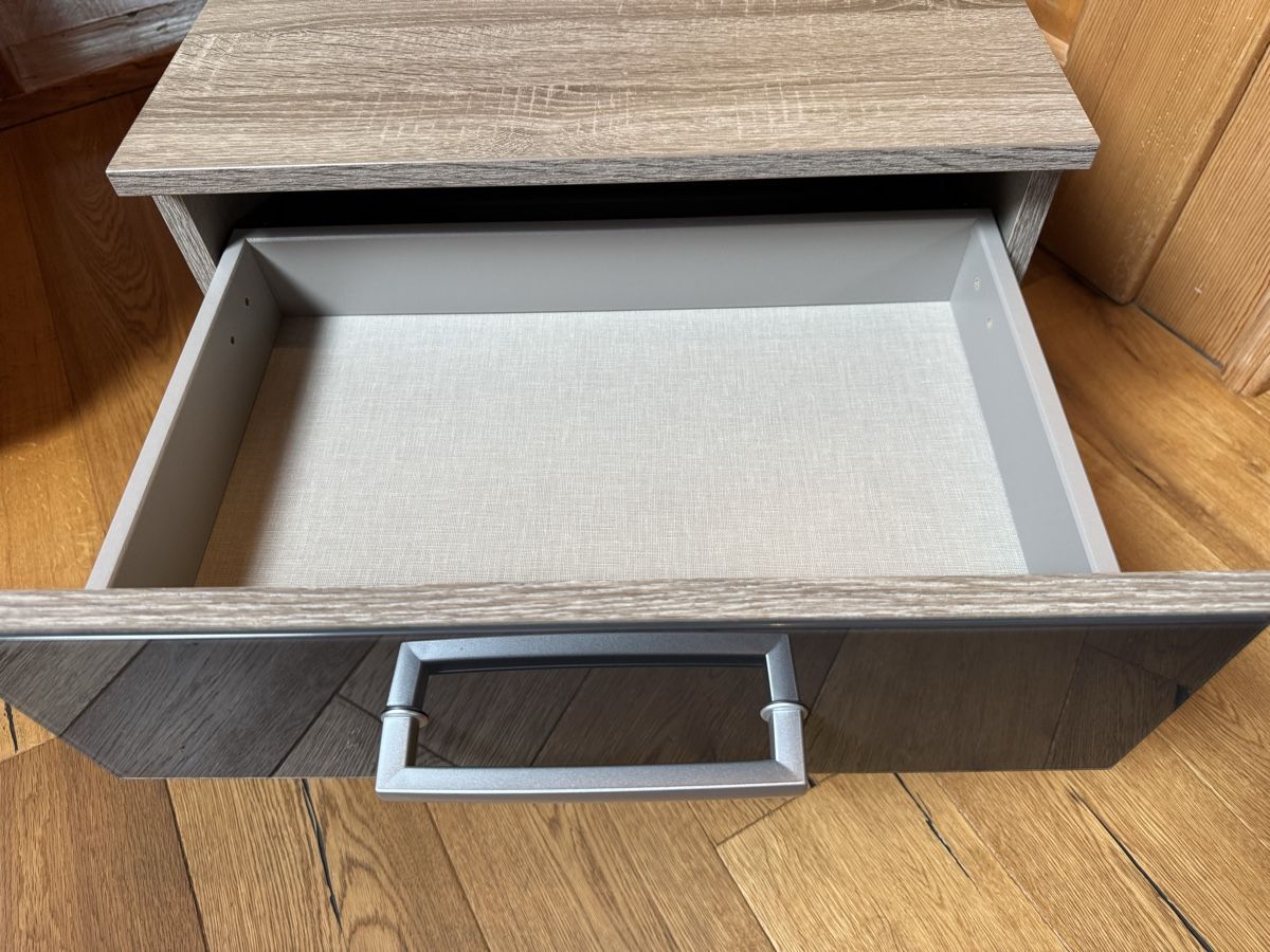 Nachttische: Nachttisch mit 2 Schubladen Holzoptik/Glas – Gebraucht aus Nesslau von laurazimtstern 3