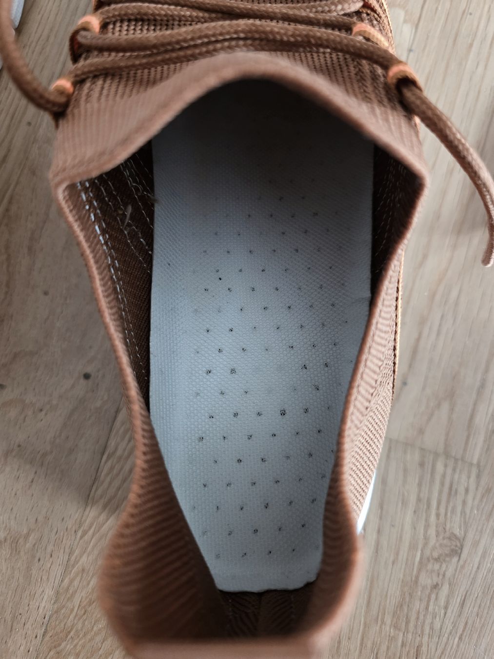 Herrenschuhe: sneakers hellbraun neu grösse 41 / 42? – Neu (gemäss Beschreibung) aus wetzikon von Bestedienste 3