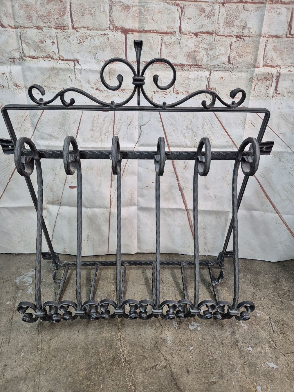 Gitter & Roste: Grille en fer forgé pour fenêtre  – Gebraucht aus Le Locle von CHEGUA