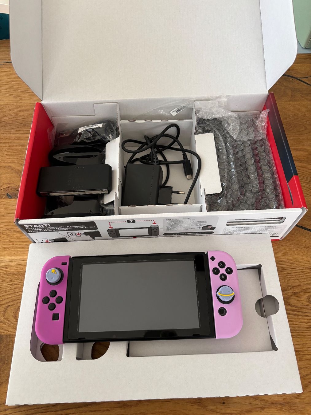 Nintendo Consoles: Nintendo Switch Konsole mit Zubehör – D'occasion à Regensdorf par nin_9d8s 1