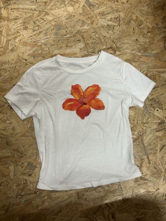 White & orange floral print t-shirt