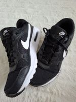Baskets Nike Air Max noires, T. 39, très bon état été.
