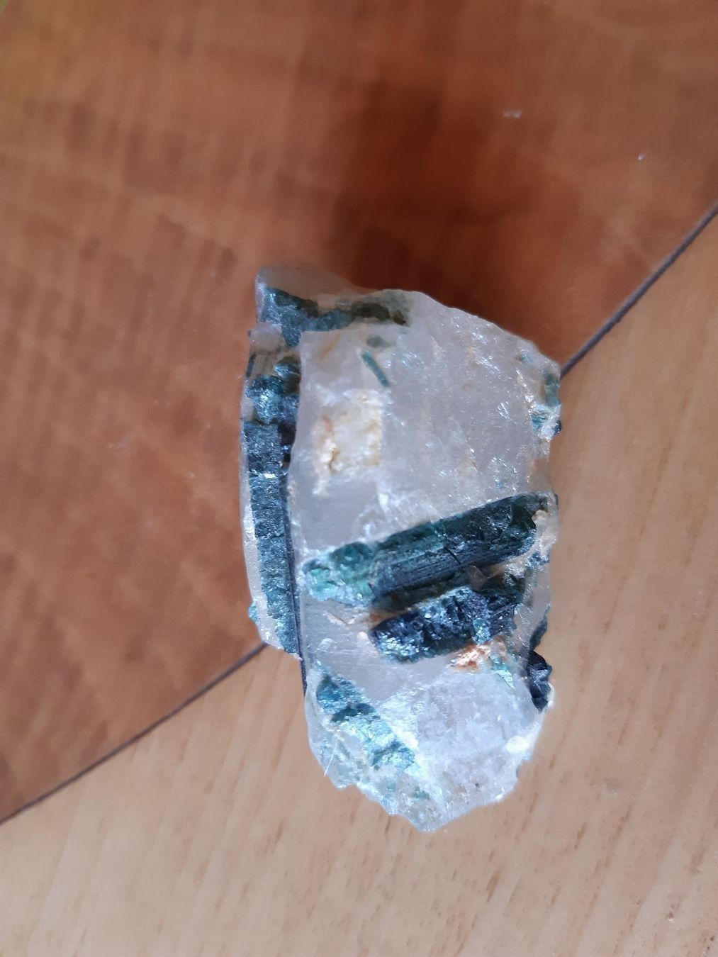 Minerali & Pietre curative: Quarz mit Turmalin – Nuovo (secondo la descrizione) da Flawil venduto da Uncristalized 1