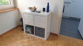 Ikea Kallax Regal weiss mit 4 Schubladen und 2 Fächern
