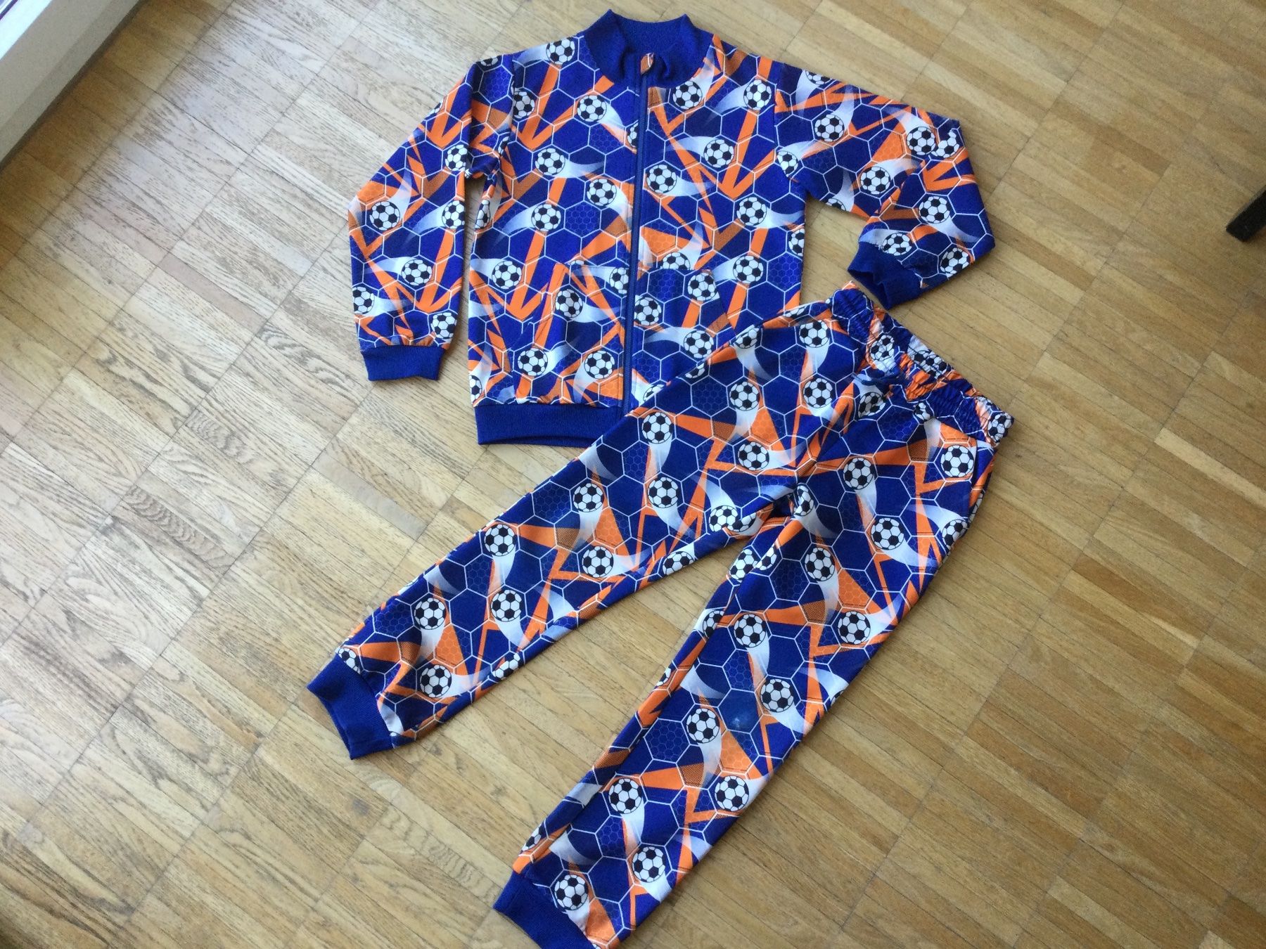 Lotti & Set di vestiti: Kinder Sport Anzug, Gr 134 – Usato da Zürich venduto da mir_2kjl