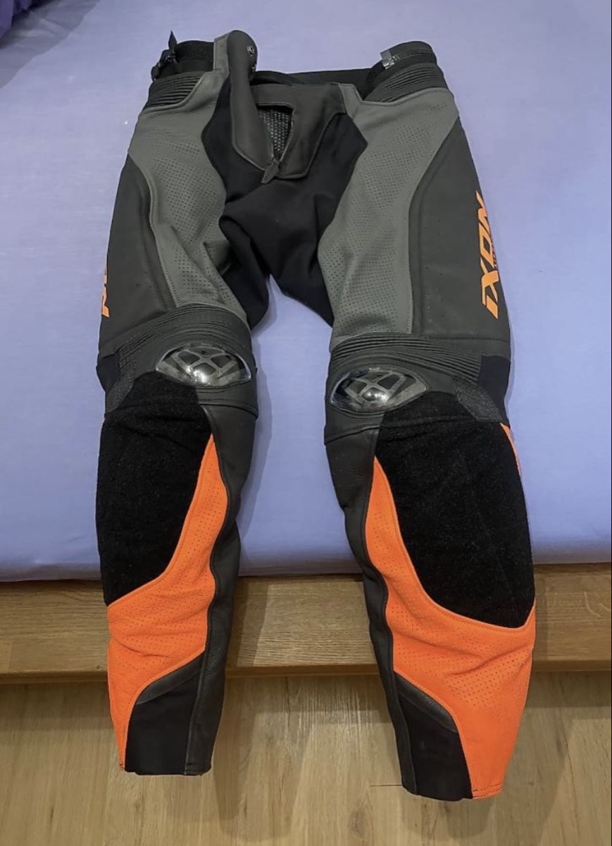 Ixon Pantaloni: Motorradhose Ixon Leder XL – Nuovo (secondo la descrizione) da Seedorf UR venduto da Speedtrans74