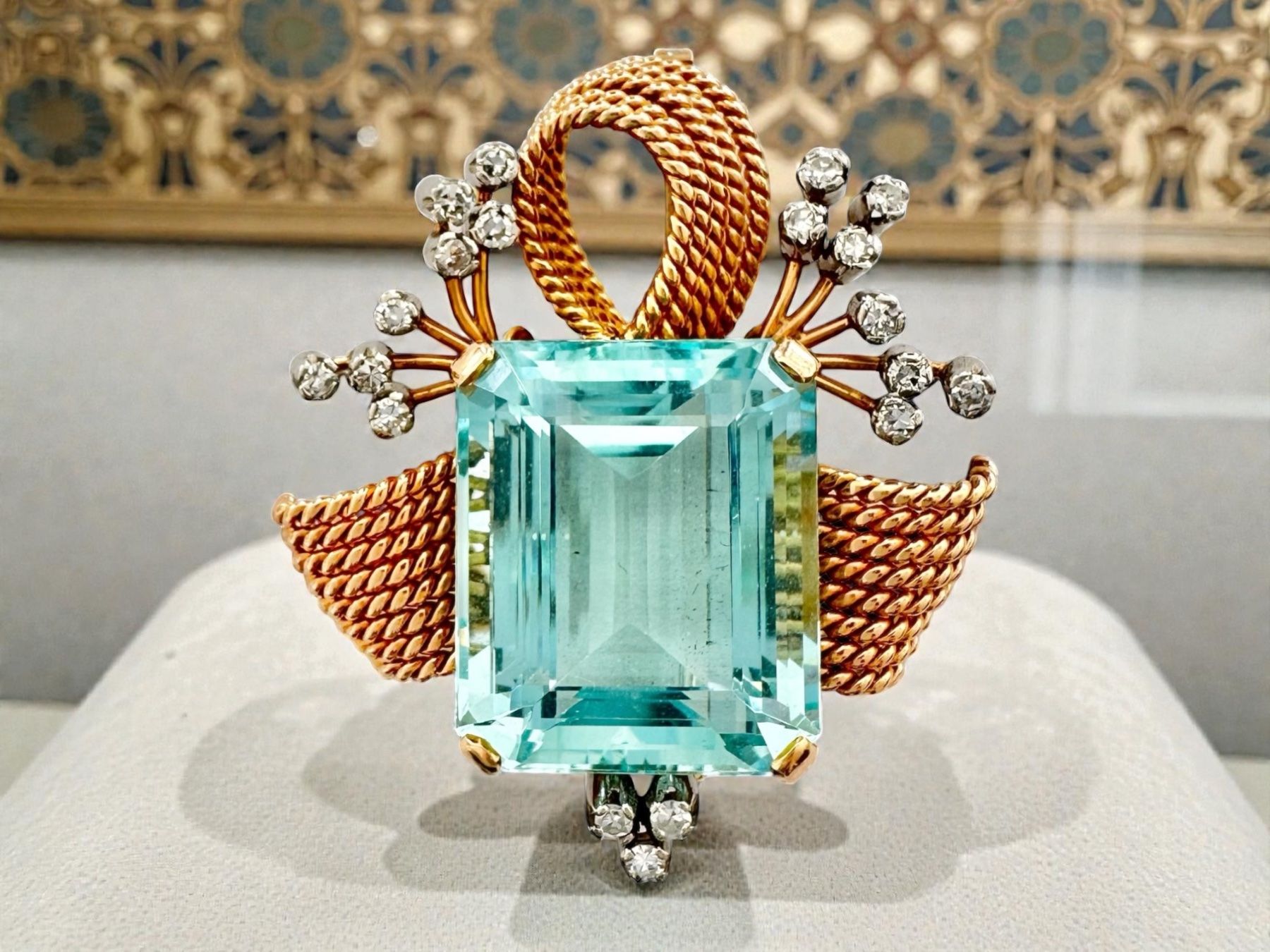 Spille & Fermagli: FRISCHKNECHT, Aquamarin - Diamant - Brosche, ca. 37.8 ct – Usato da Zuzwil SG venduto da artimmo