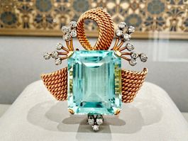 FRISCHKNECHT, Aquamarin - Diamant - Brosche, ca. 37.8 ct