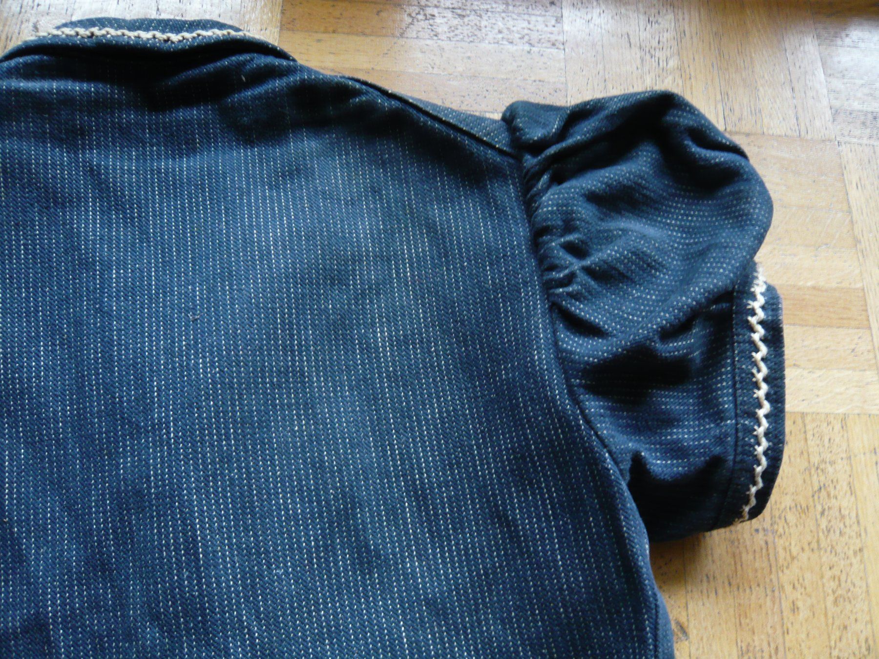 Vestes: ANCIEN BREDZON  TAILLE S – D'occasion à Echallens par  5