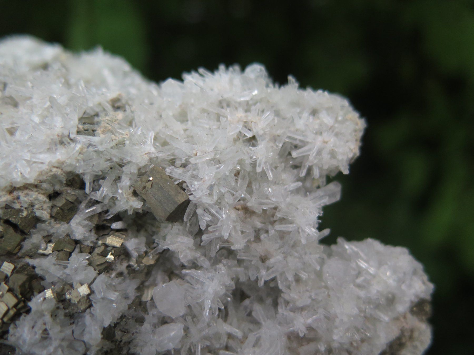 Mineralien & Heilsteine: Nadelquarz mit Pyrit ca. 392 gr. – Gebraucht aus Schaffhausen von Yamakana51L8736OQ8 2