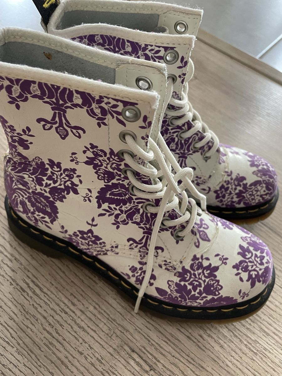 Dr. Martens Scarpe da donna: Dr. Martens Boots White Purple Floral Pattern Size EU 35 – Usato da Vessy venduto da jie_gl9n 1
