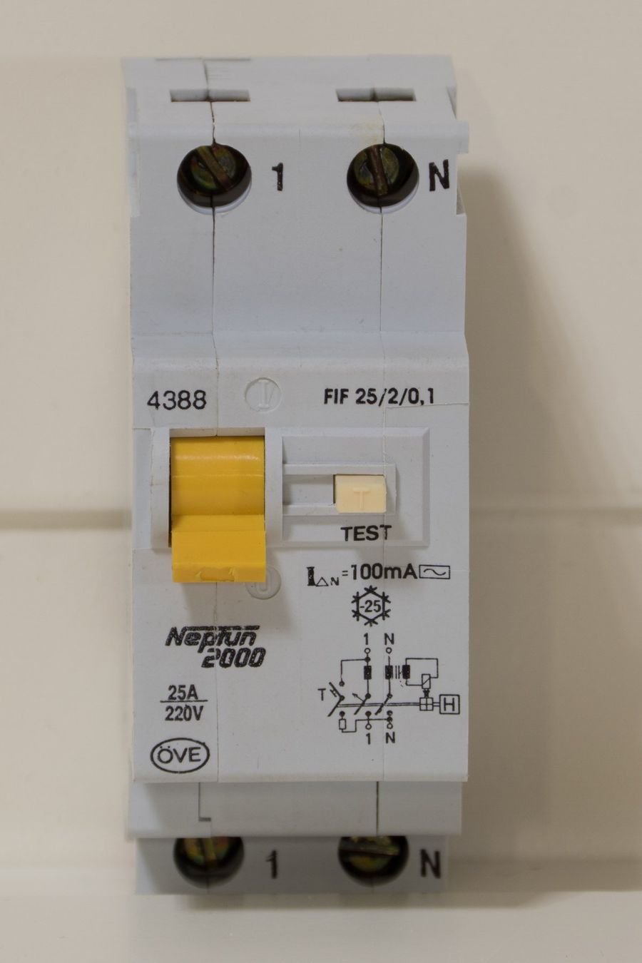 Schalter: FI-Schutzschalter Neptun 2000, 2-polig, 25A – Gebraucht aus Genève von Somethingwicked 1