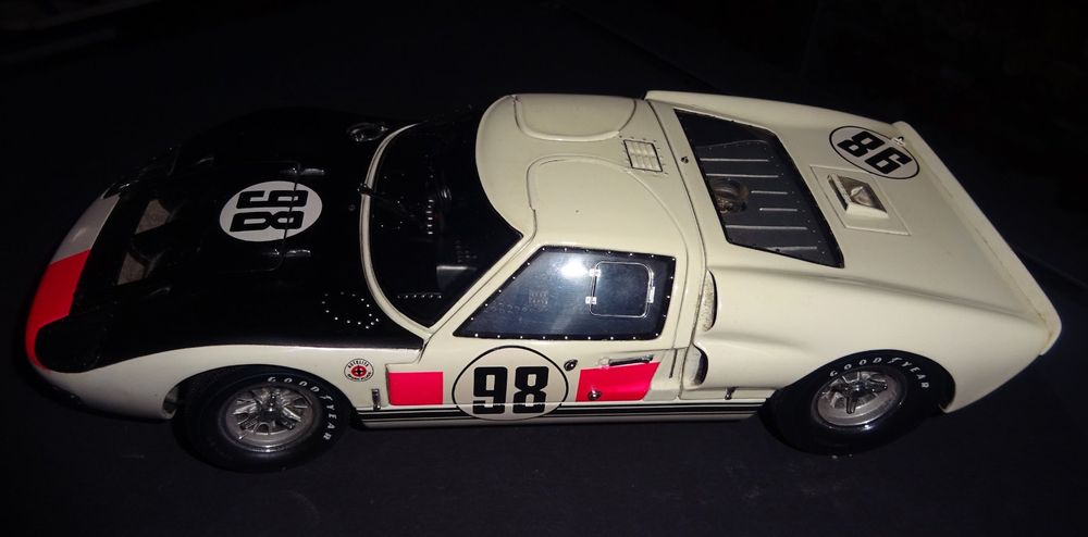 Miniature Exoto 1:18 - Ford GT40 MKII #5 - 24h Du Mans 1966 - Avec Boîte Et Surboîte