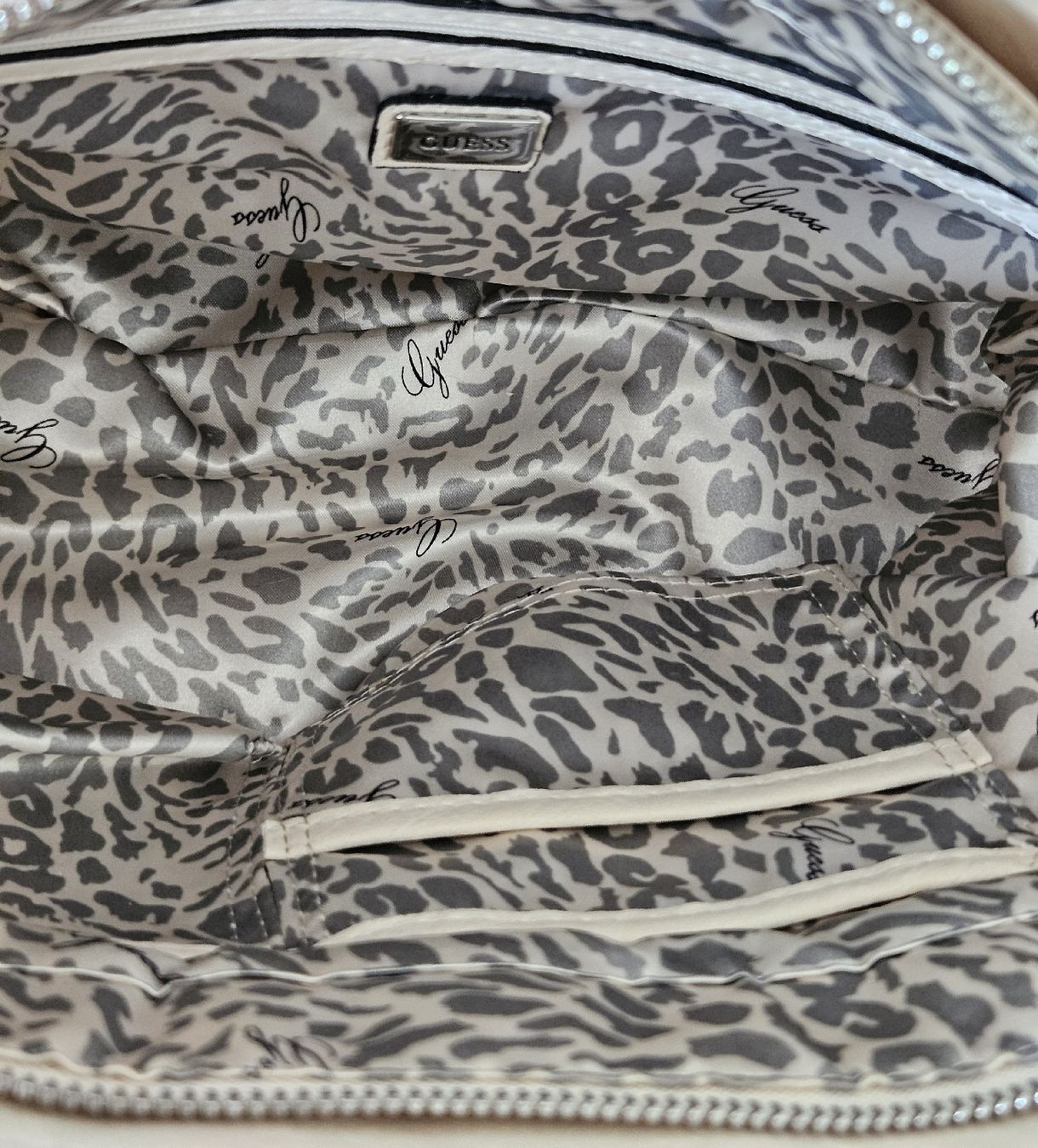 Guess Borse da donna: kleine GUESS-Tasche – Usato da Unterkulm venduto da Beljasch 4