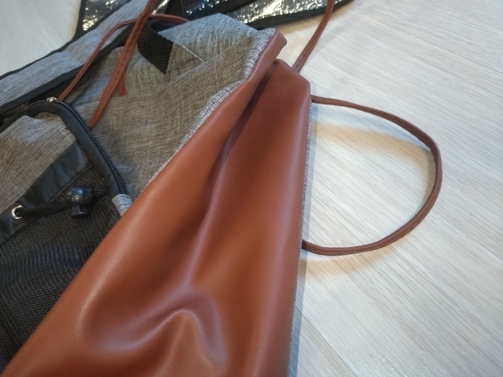 Zaini: Sac à dos  moderne NEW  – Nuovo (secondo la descrizione) da Farvagny-le-Grand venduto da LaCaverne 4