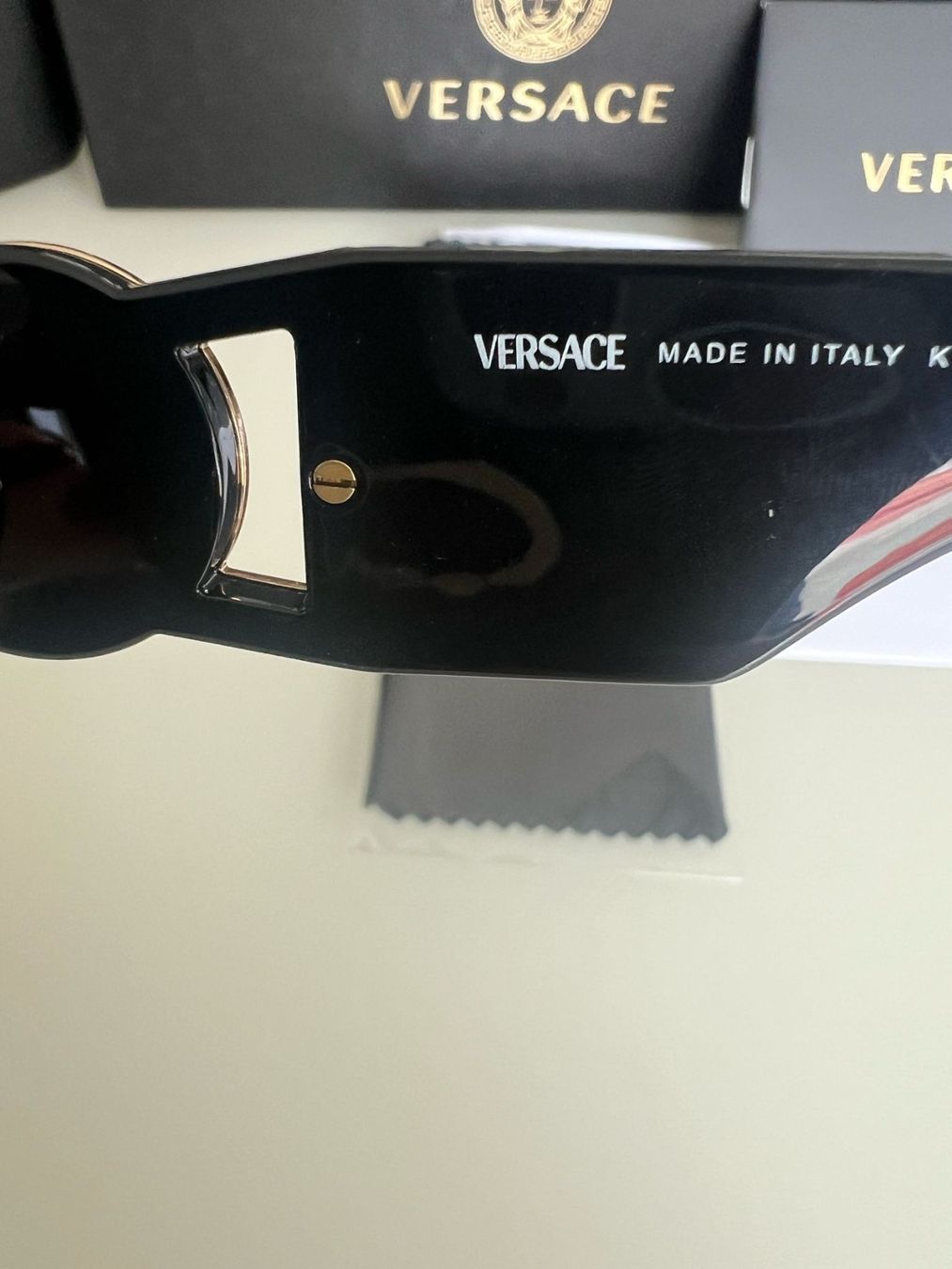 Versace Occhiali & Lenti: Versace Sonnenbrille Medusa Logo – Nuovo e nell'imballaggio originale da Wiedlisbach venduto da Sistershop 4