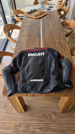 Ducati Corse Lederjacke Herren Grösse 56 guter Zustand