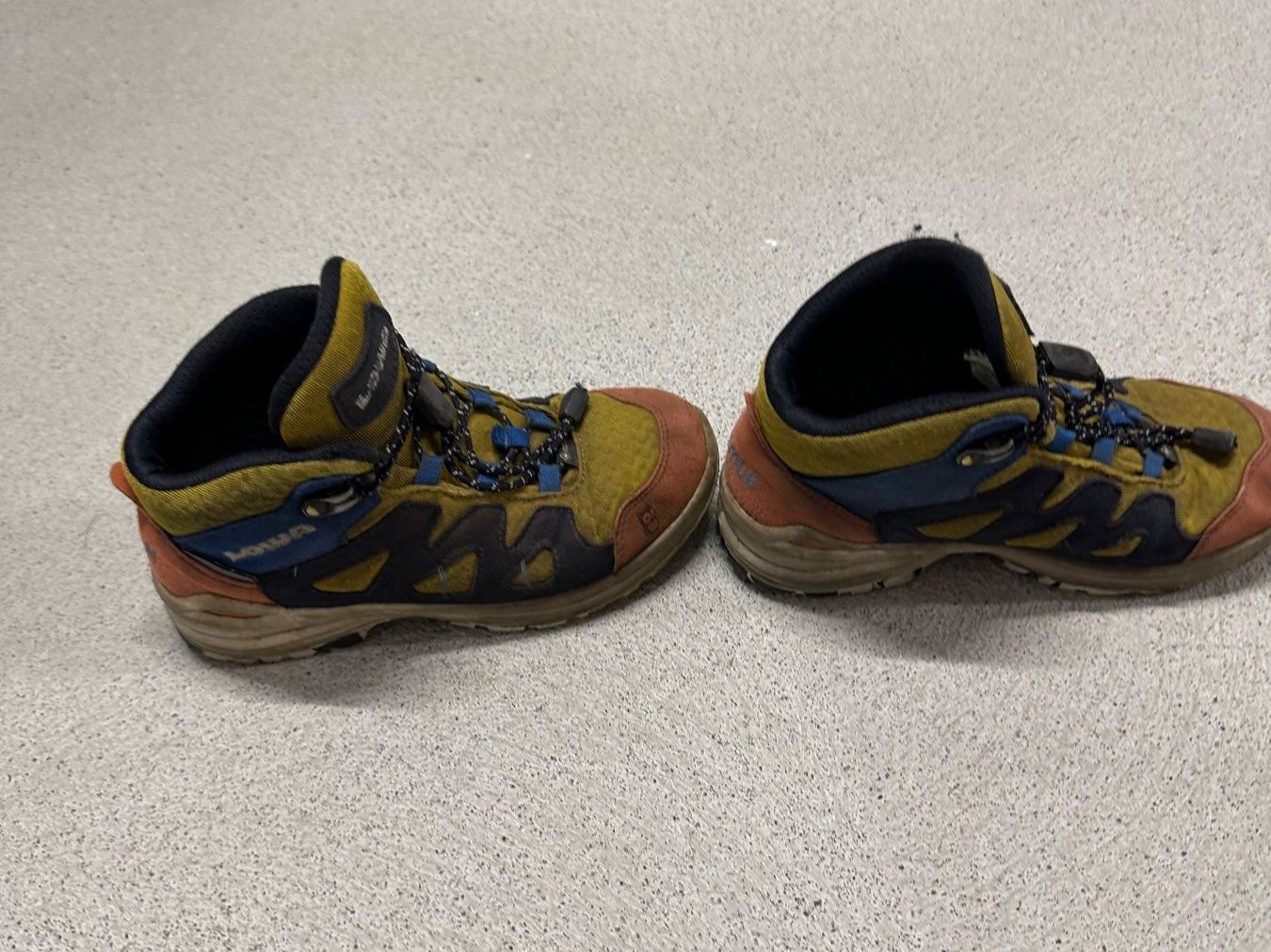 Lowa Scarpe da uomo: Namuk Lowa Wanderschuhe 32 – Usato da Kappel am Albis venduto da jus_mqz7 1