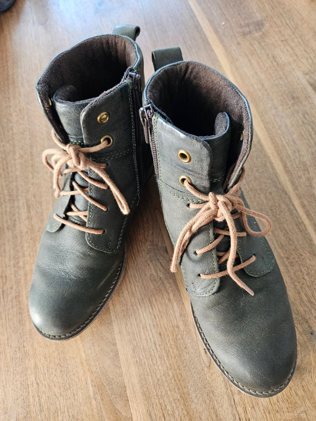 Chaussures femmes: Stiefeletten – D'occasion à Niederbipp par Sira2003