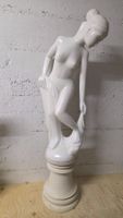 Lady aus edlem Marmor 130cm mit Sockel