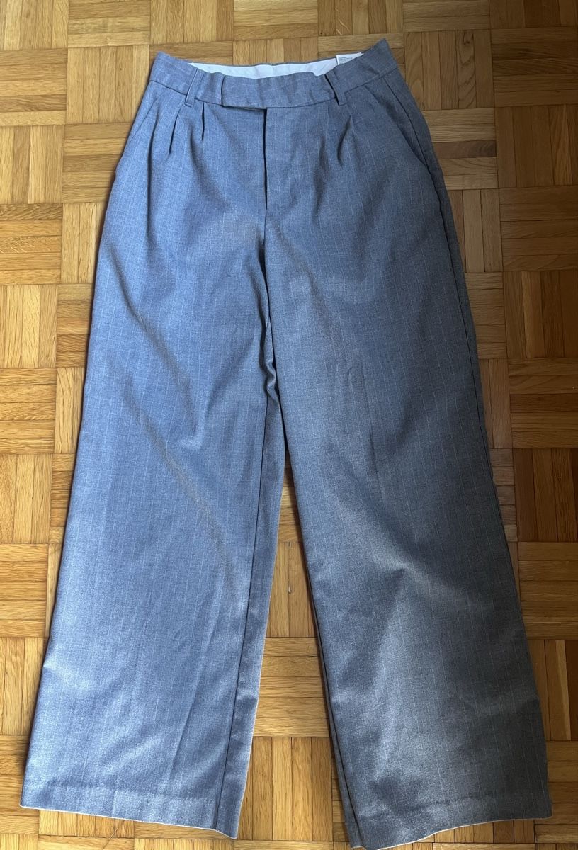 H&M Pantalons: Graue Hose – D'occasion à Zürich par mas_w57y