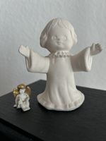 Zwei Engel Figuren aus Keramik weiss und goldfarben