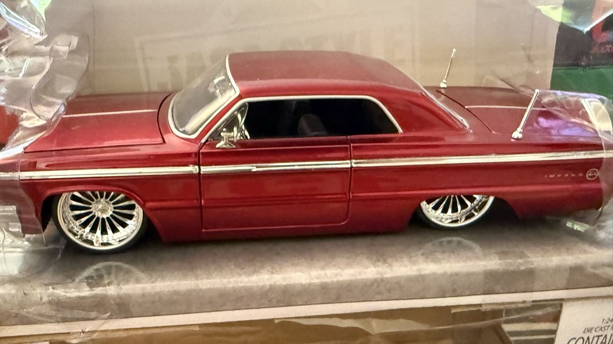 Chevrolet Modellautos:  1964 Chevy Impala Jada Rot 1:24  – Neu (gemäss Beschreibung) aus Basel von Zomeg 5